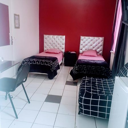 Hotel Le Cedre à Saint-Denis  Extérieur photo